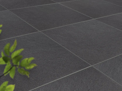 Verlegte LuxoGran-Platten in schwarz von Woehe & Heydemann in 60x60 – Naturstein-Optik mit harmonischer Linienführung 