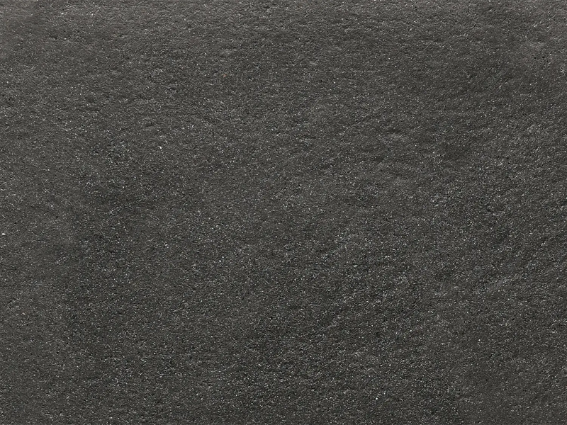 NanoLine-Terrassenplatte in grauer Naturstein-Optik von Woehe & Heydemann strukturierte Oberfläche