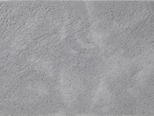 NanoLine-Terrassenplatte in grauer Naturstein-Optik von Woehe & Heydemann - nachhaltige feine Oberfläche