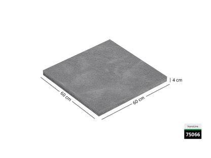 Saubere Schnittkante der 60x60 Terrassenplatte in grauer Natursteinoptik von Woehe & Heydemann mit feinkörniger Oberfläche  