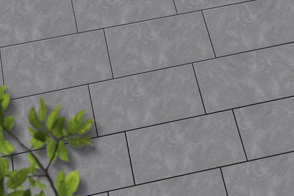 Verlegte NanoLine-Platten in beige von Woehe & Heydemann in 80x40 – Naturstein-Optik mit harmonischer Linienführung 