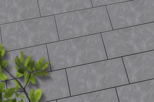 Verlegte NanoLine-Platten in beige von Woehe & Heydemann in 80x40 – Naturstein-Optik mit harmonischer Linienführung 