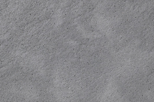 NanoLine-Terrassenplatte in grauer Naturstein-Optik von Woehe & Heydemann - nachhaltige feine Oberfläche