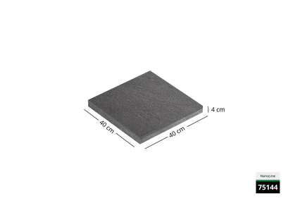 Saubere Schnittkante der 40x40 Terrassenplatte in grauer Natursteinoptik von Woehe & Heydemann mit feinkörniger Oberfläche  