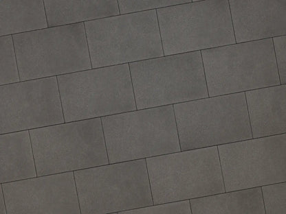 Verlegte NanoLine-Platten in grau von Woehe & Heydemann in 60x40 – Naturstein-Optik mit harmonischer Linienführung 