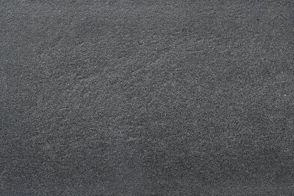 NanoLine-Terrassenplatte in grauer Naturstein-Optik von Woehe & Heydemann - feine Oberfläche