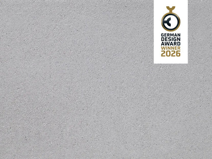 CO2-reduzierte ZeroLine-Terrassenplatte in grauer Naturstein-Optik von Woehe & Heydemann - nachhaltige feine Oberfläche GDA Winner