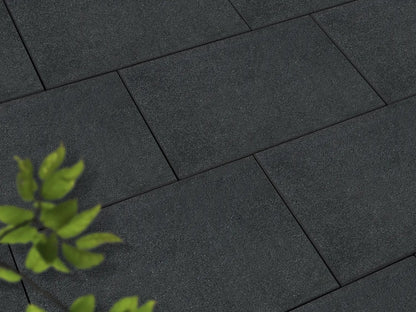 Verlegte ZeroLine-Platten in grau von Woehe & Heydemann in 60x40 – Naturstein-Optik mit harmonischer Linienführung 