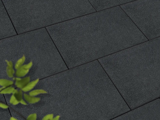 Verlegte ZeroLine-Platten in grau von Woehe & Heydemann in 60x40 – Naturstein-Optik mit harmonischer Linienführung 