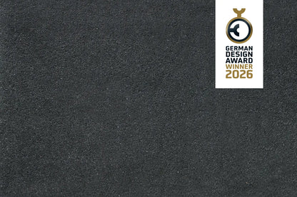 CO2-reduzierte ZeroLine-Terrassenplatte in grauer Naturstein-Optik von Woehe & Heydemann - nachhaltige feine Oberfläche GDA Winner