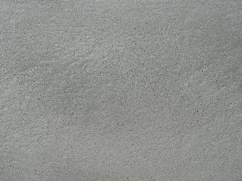PremiumLine-Terrassenplatte in grauer Naturstein-Optik von Woehe & Heydemann mit feiner Oberfläche