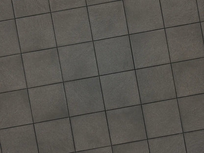 Verlegte PremiumLine-Platten in grau von Woehe & Heydemann in 40x40 – Naturstein-Optik mit harmonischer Linienführung 