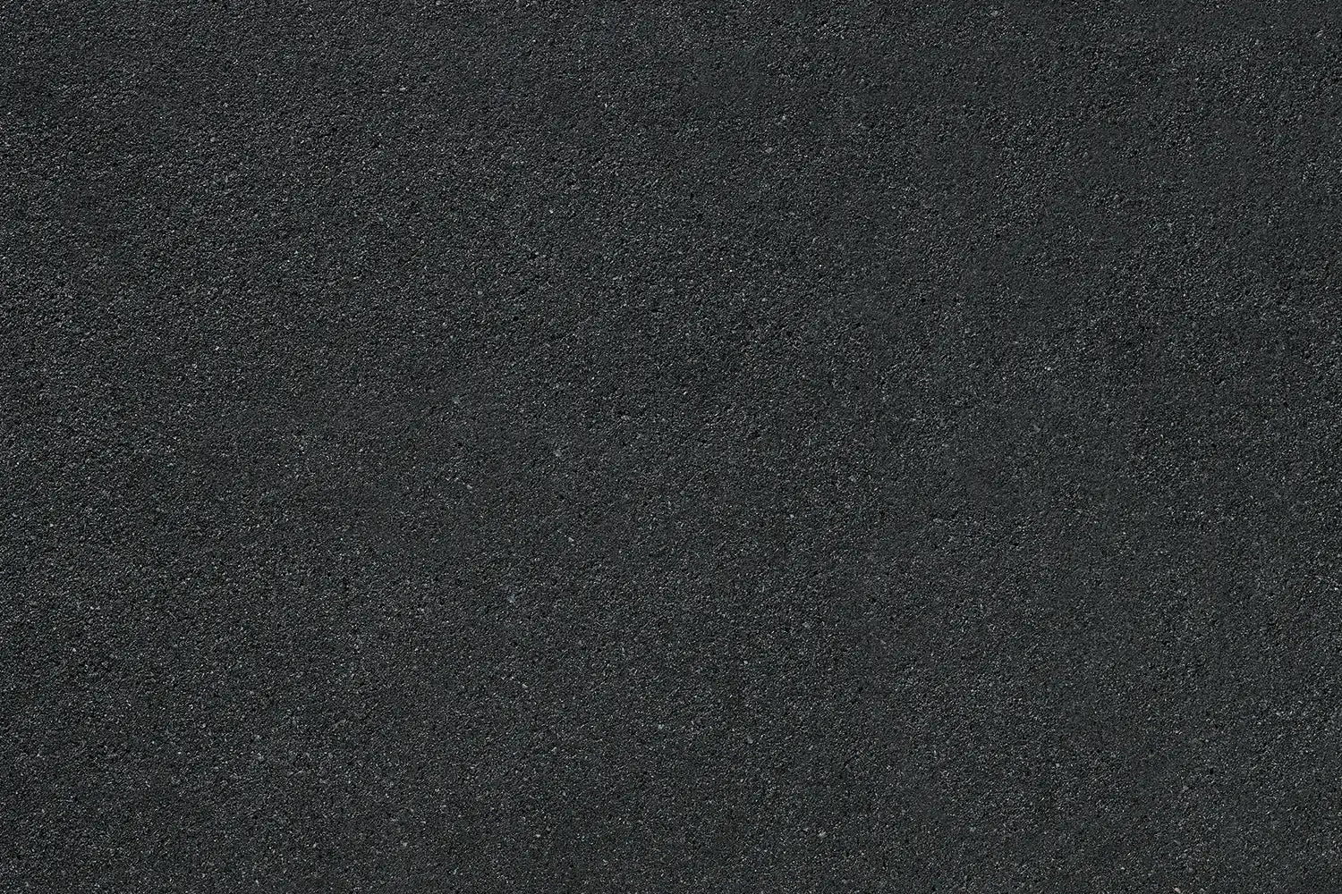 NanoLine-Terrassenplatte in anthraziter Naturstein-Optik von Woehe & Heydemann - feine Oberfläche