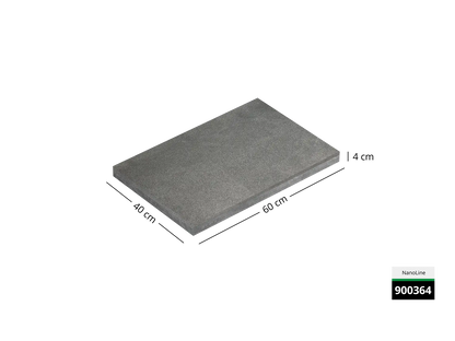 Saubere Schnittkante der 60x40 Terrassenplatte in grauer Natursteinoptik von Woehe & Heydemann mit feinkörniger Oberfläche  