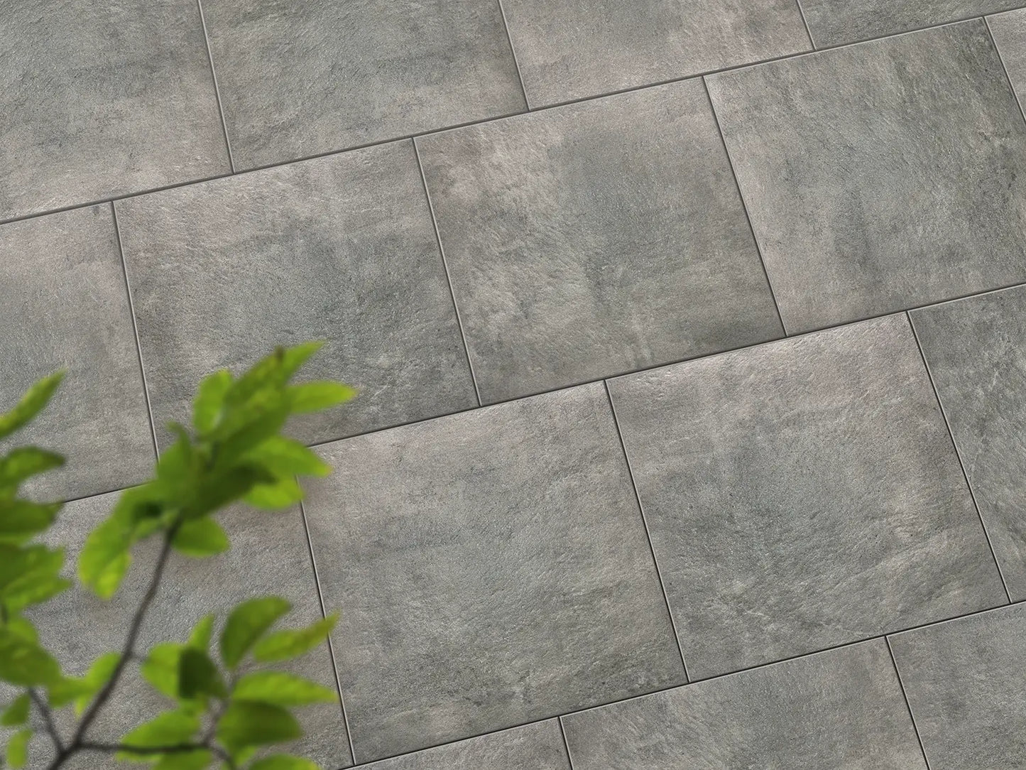 Verlegte CreativeLine-Platten in beige von Woehe & Heydemann in 60x60 – Naturstein-Optik mit harmonischer Linienführung 