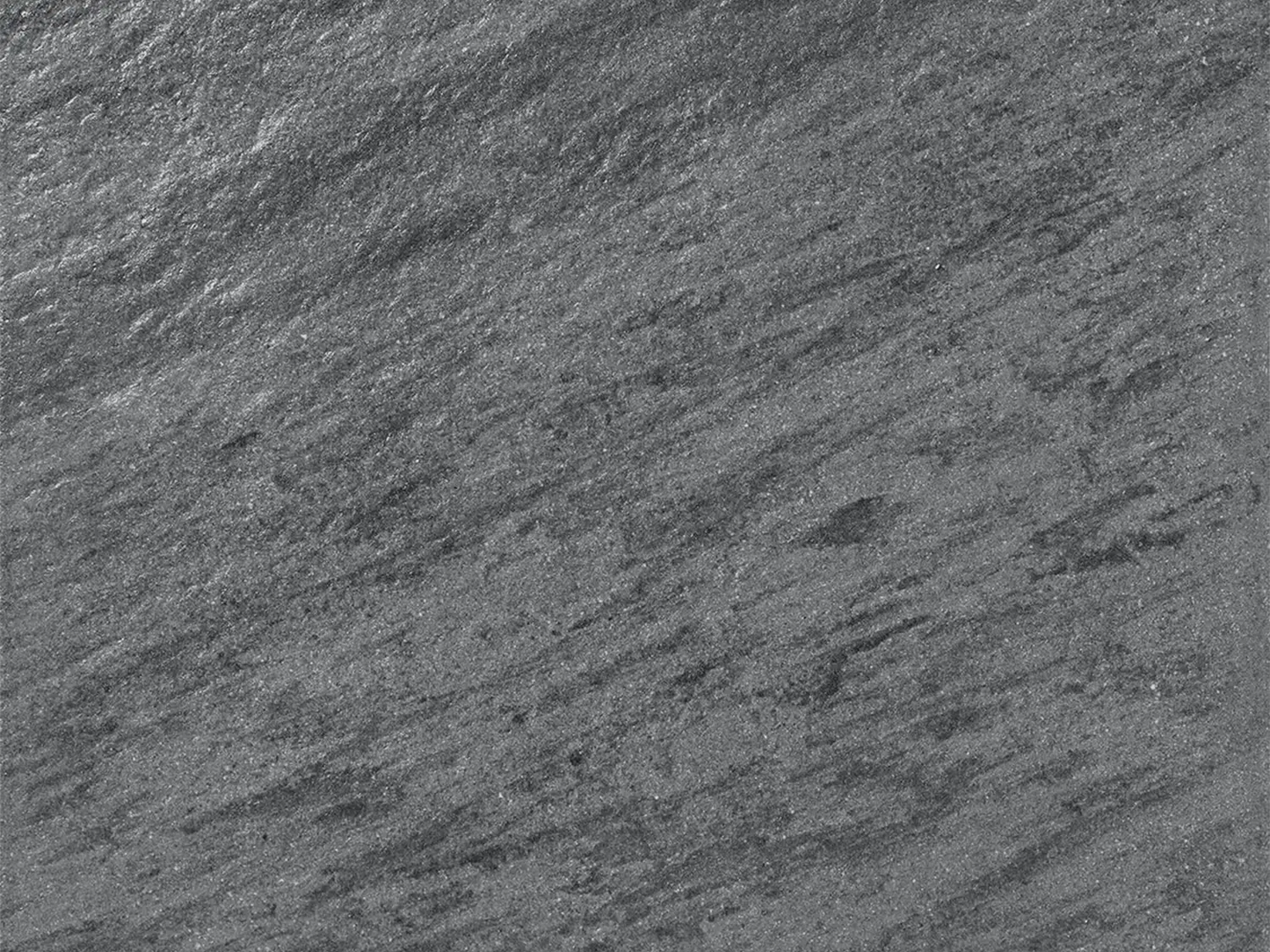 CreativeLine-Terrassenplatte in grauer Naturstein-Optik von Woehe & Heydemann - nachhaltige feine Oberfläche