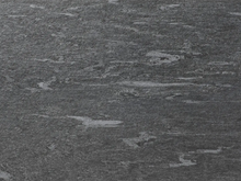 CeramicLine²-Terrassenplatte in grauer Naturstein-Optik von Woehe & Heydemann mit feiner Oberfläche