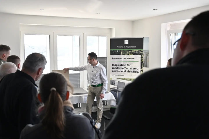 Woehe & Heydemann Praxisworkshop zu Beschichtungen von Terrassenplatten auf dem Forum Kummerfeld 2026 zur GalaBau-Weiterbildung