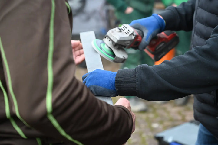 Nozar Praxisworkshop zum Schneiden von Terrassenplatten auf dem Forum Kummerfeld 2026 von Woehe & Heydemann zur GalaBau-Weiterbildung
